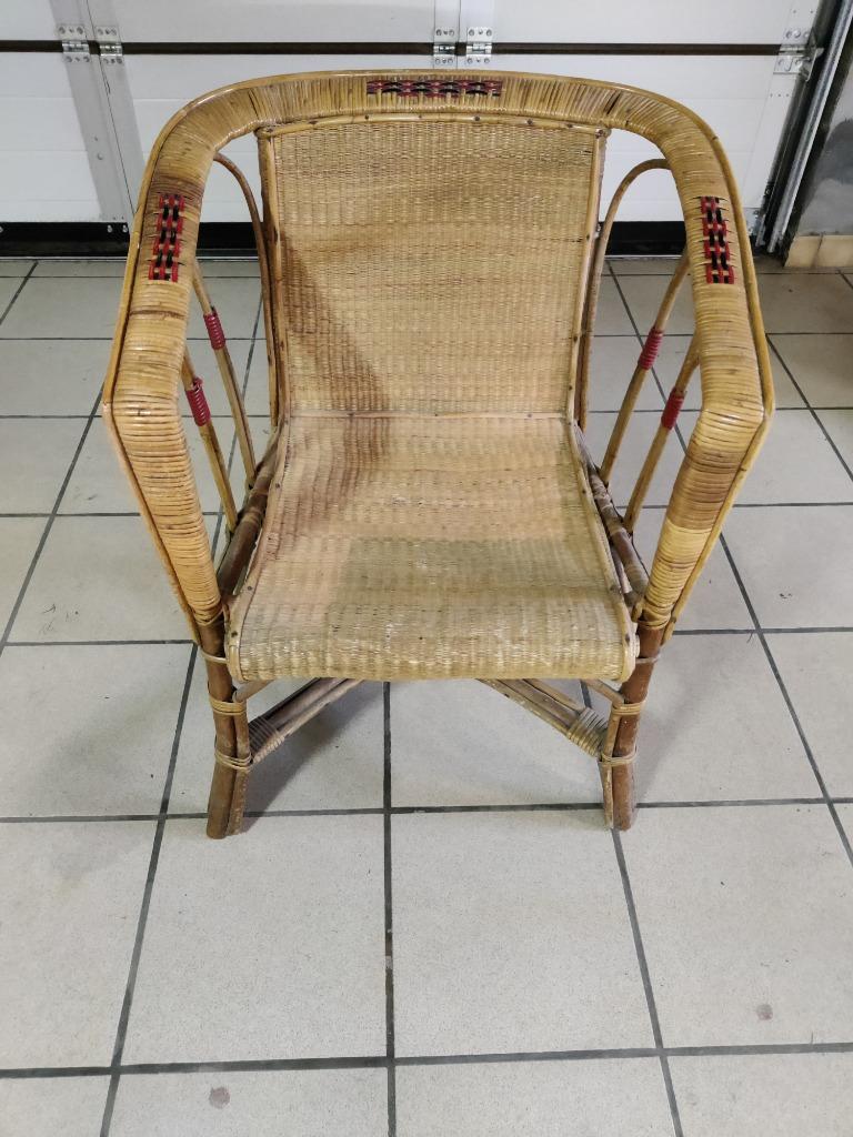 A.V. un fauteuil en osier en bon état, Enlèvement