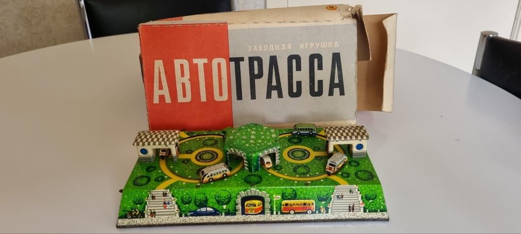 blikken opwindbaar busstation merk ABTOTPACCA, Antiek en Kunst, Ophalen