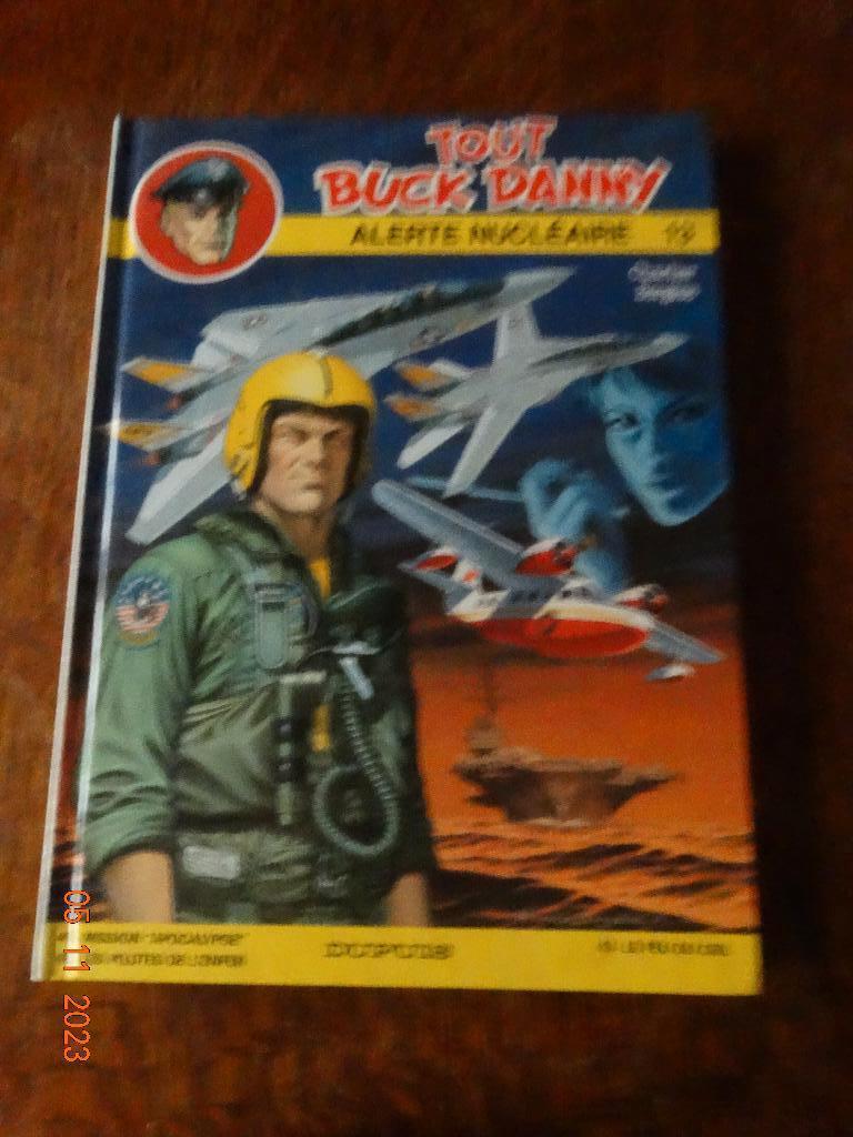 Tout Buck Danny - Intégrale - T13 - Alerte nucléaire - 1992, Gelezen, Ophalen of Verzenden, Bergese francis, Meerdere stripboeken