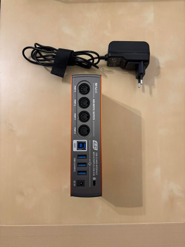 ESI M4U ex Midi Interface met 8 poorten en USB 3.0, Muziek en Instrumenten, Ophalen, Zo goed als nieuw