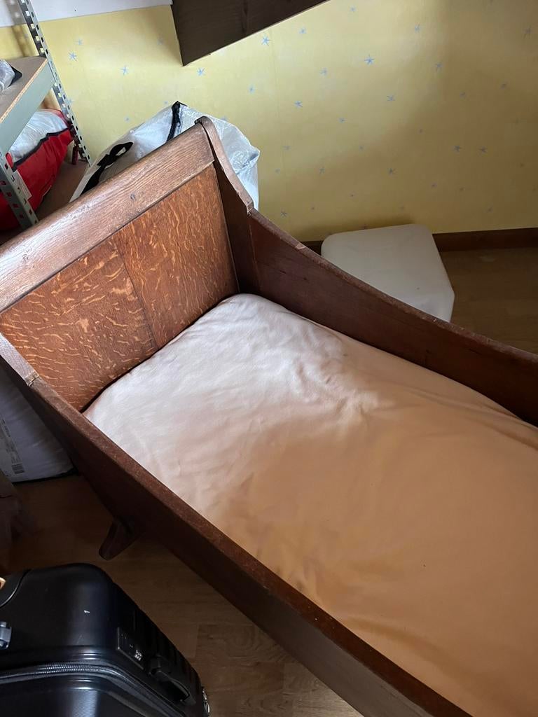 Heel oud baby wieg /bed, Antiek en Kunst, Ophalen