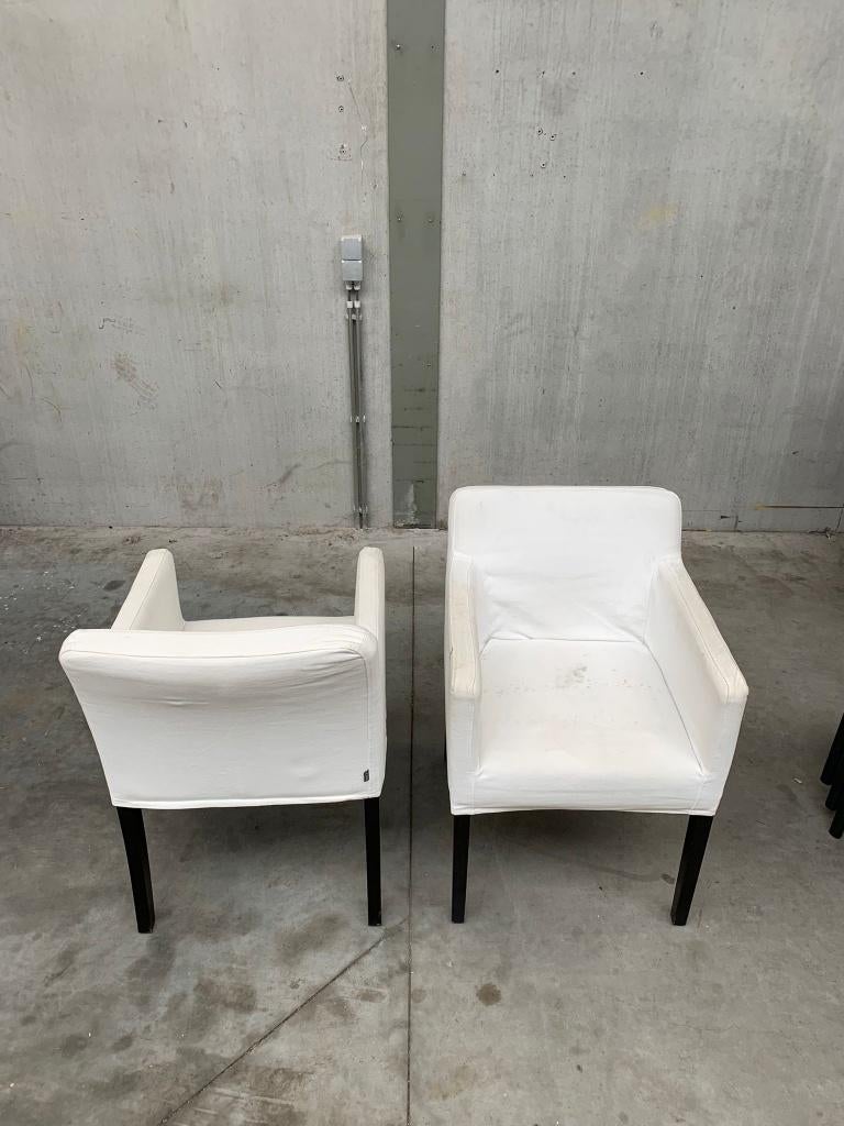 Twee stoelen, Enlèvement