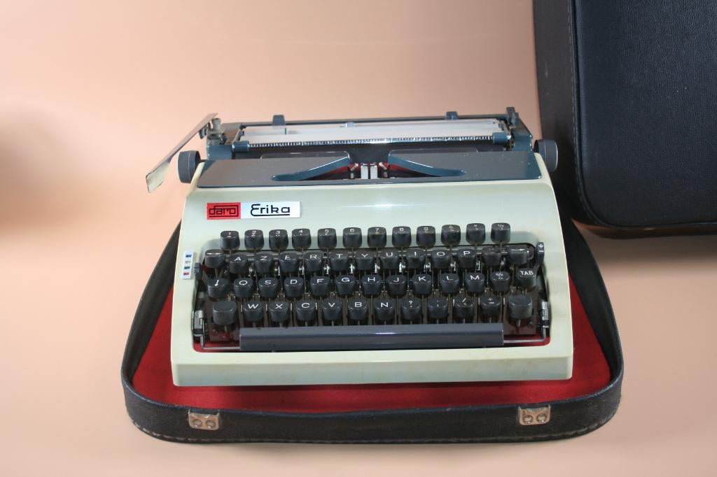 Vintage typemachine daro Erika, Diversen, Typemachines, Ophalen
