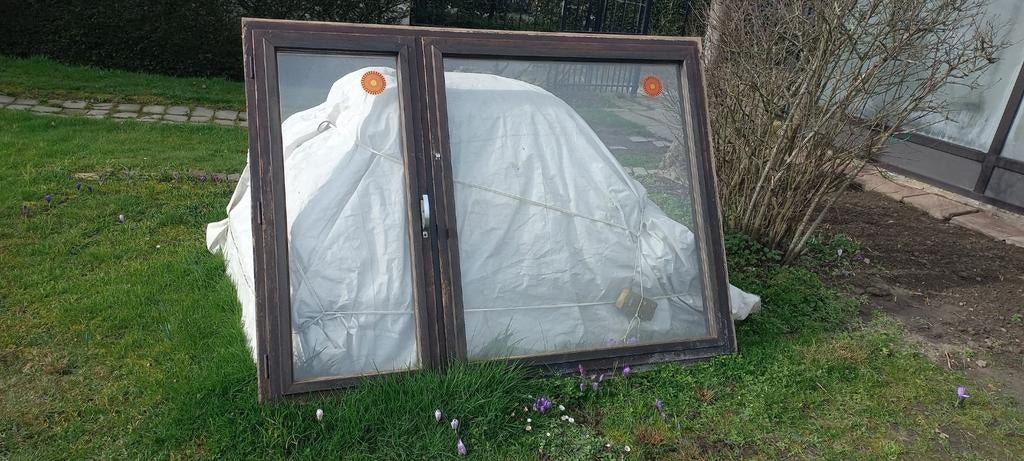Raam, dubbel glas.hout is aan vervanging toe., Enlèvement