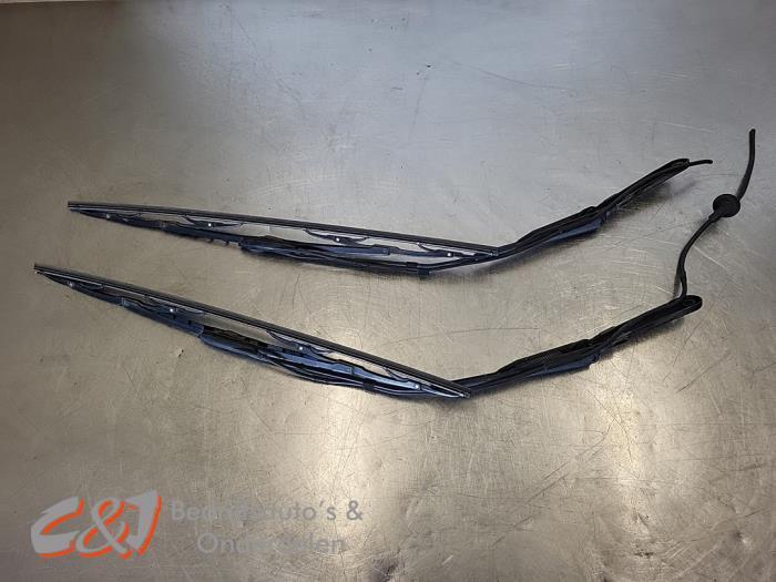 Kit de bras d'essuie-glace d'un Iveco New Daily, -, 3 mois de garantie, Utilisé, Autres marques automobiles