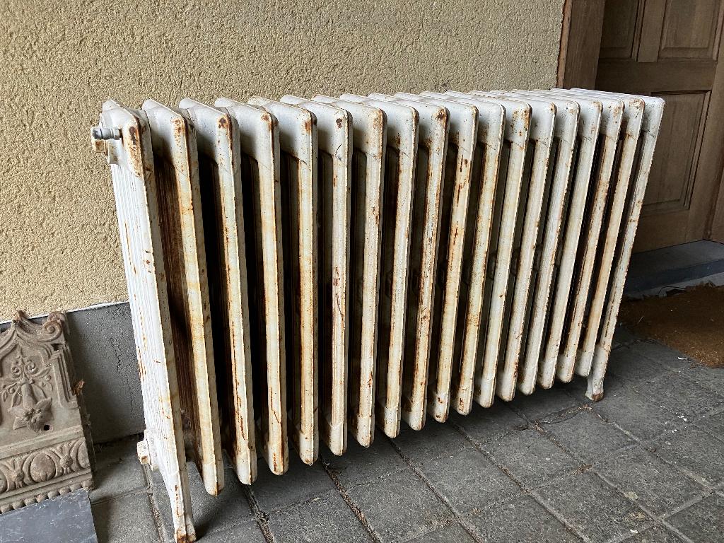 Radiator in gietijzer, Doe-het-zelf en Bouw, Verwarming en Radiatoren, Ophalen, 30 tot 80 cm, Gebruikt, Hoog rendement (Hr)
