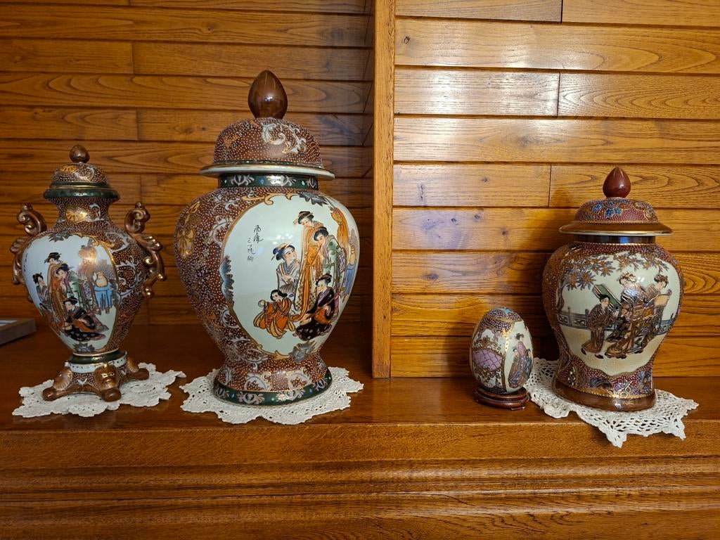 Verschillende Chinese vazen, Enlèvement