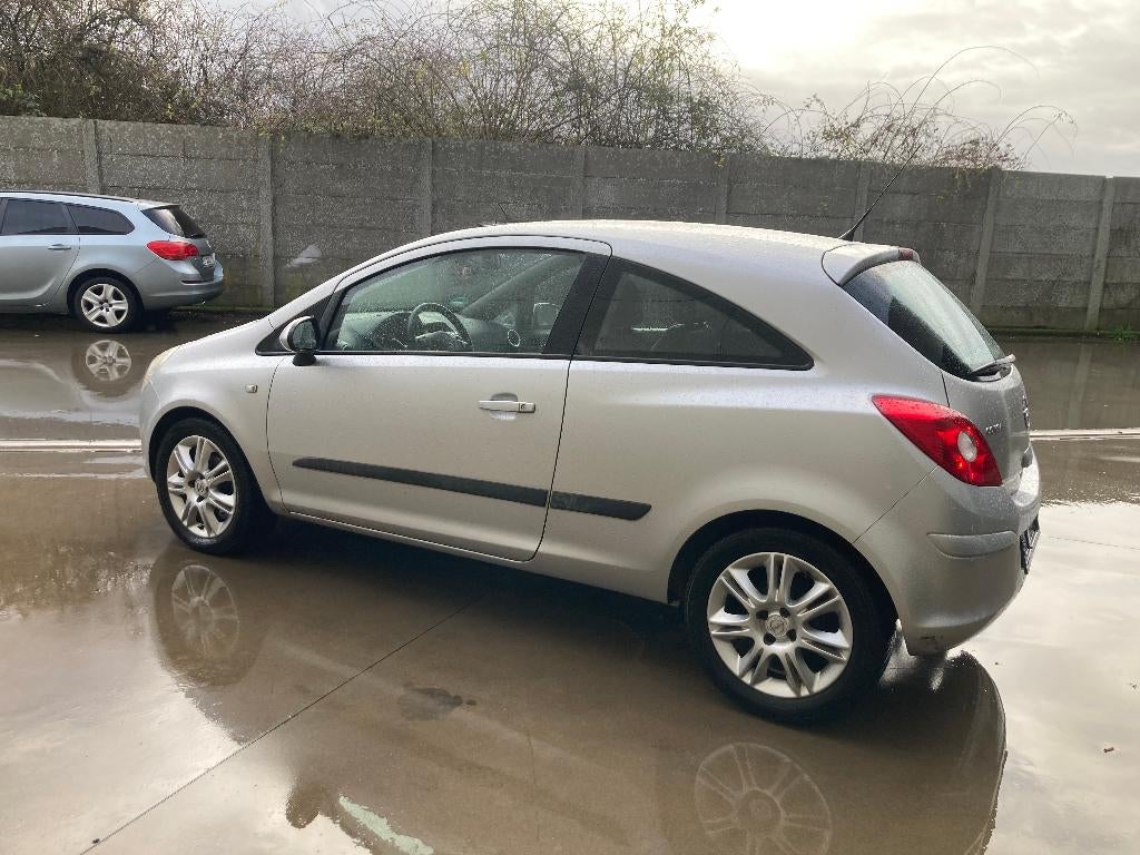 Opel Corsa 1.2 benzine 2010 met 108000km*half-leder*garantie, Auto's, Opel, Zwart, 4 cilinders, Leder en Stof, Bedrijf