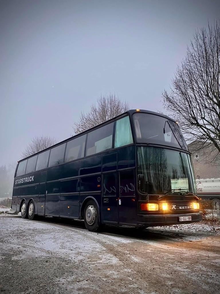 Bus pré-aménagé / TinyHouse / Logement Insolite, Siège de train, 10 mètres et plus, Roue de secours, Boîte manuelle