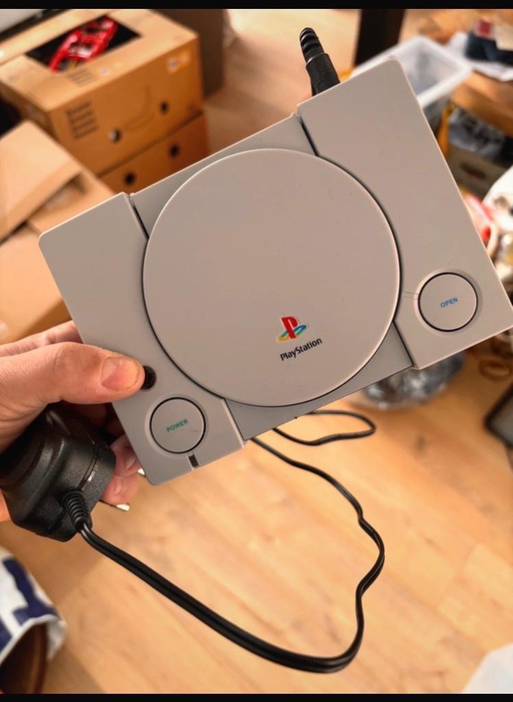 Wekkerradio Playstation BigBen, Elektronische apparatuur, Wekkers, Ophalen of Verzenden, Gebruikt, Digitaal