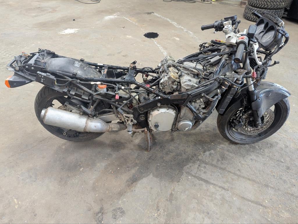 Honda CBR1000F, Motoren, Particulier