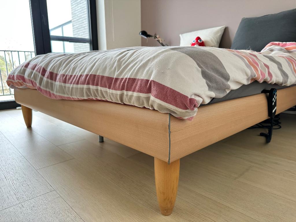 Lit double 160x200 avec sommier à lattes ÉLECTRIQUE — 40€, Enlèvement, Utilisé, Sommier, 200 cm