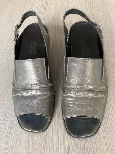 Mooie grijze damesschoenen, maat 40,5. Zeer goede staat, Schoenen met lage hakken, Ophalen of Verzenden, Zo goed als nieuw, Doreal