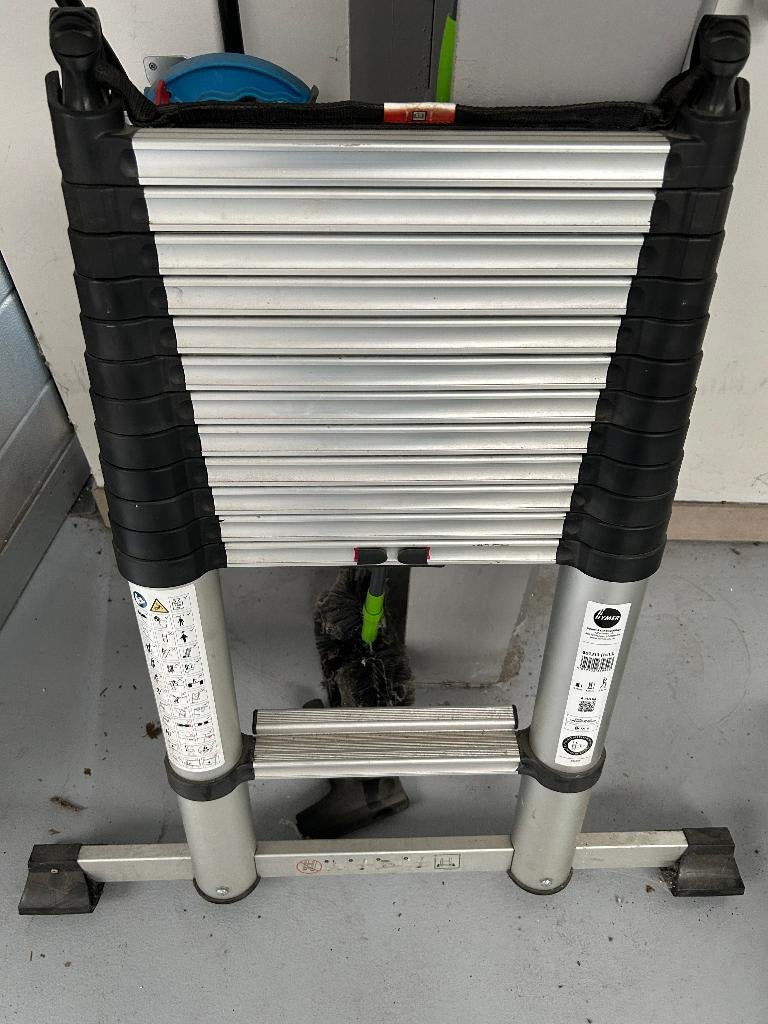 ÉCHELLE TÉLESCOPIQUE HYMER 13 SPORTS, Enlèvement