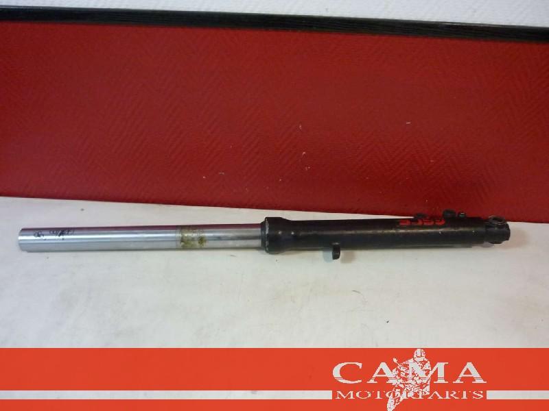 TUBE DE FOURCHE AVANT GAUCHE GPZ 600 R (GPZ600R ZX600A), Motos, Dhr. S. di Majo, Utilisé, Info@cama-motorparts.nl, P.J. Troelstraweg 8 8
3144 CX  MAASSLUIS, NL