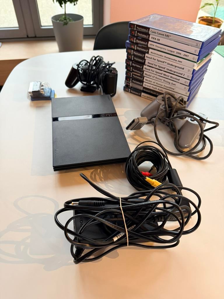 PS2 slim met 2 controllers, 2 memory cards en games, Games en Spelcomputers, Spelcomputers | Sony PlayStation 2, Ophalen, Zo goed als nieuw