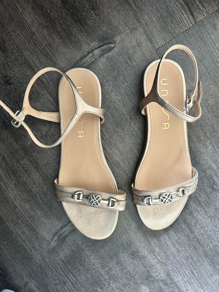 Sandalen goud Unisa maat 41 zgan, Enlèvement ou Envoi, Comme neuf