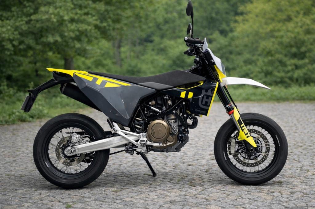 701 Husqvarna Supermotard, Motos, Motos | Husqvarna, Particulier, SuperMoto, Enlèvement