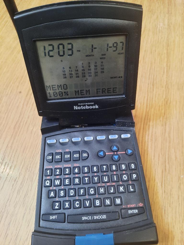 ELECTRONIC NOTEBOOK  822