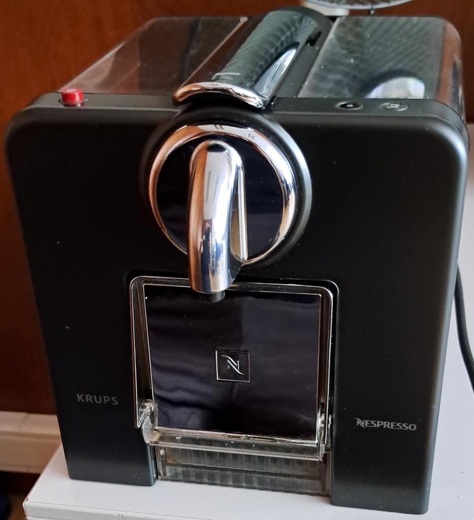 Nespresso-kubus, Elektronische apparatuur, Koffiezetapparaten, Espresso apparaat, Refurbished, Ophalen of Verzenden, 4 tot 10 kopjes