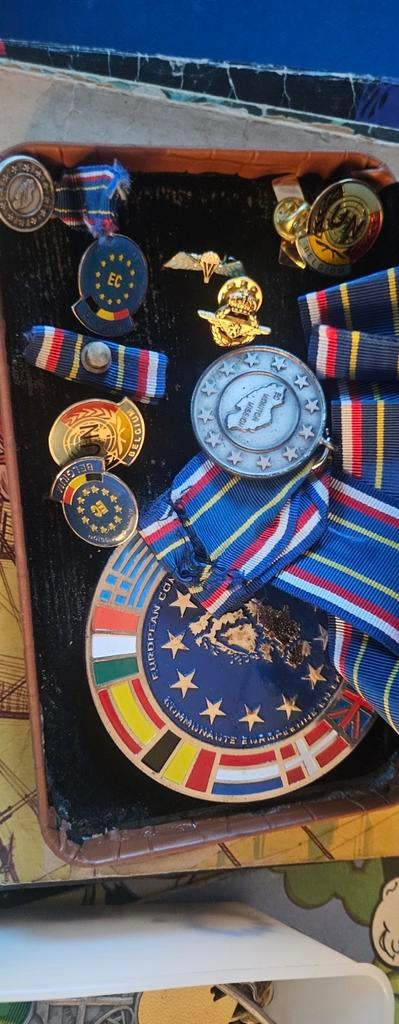 Allerhande medailles en spelden van EU militair personeele, Verzamelen, Ophalen of Verzenden