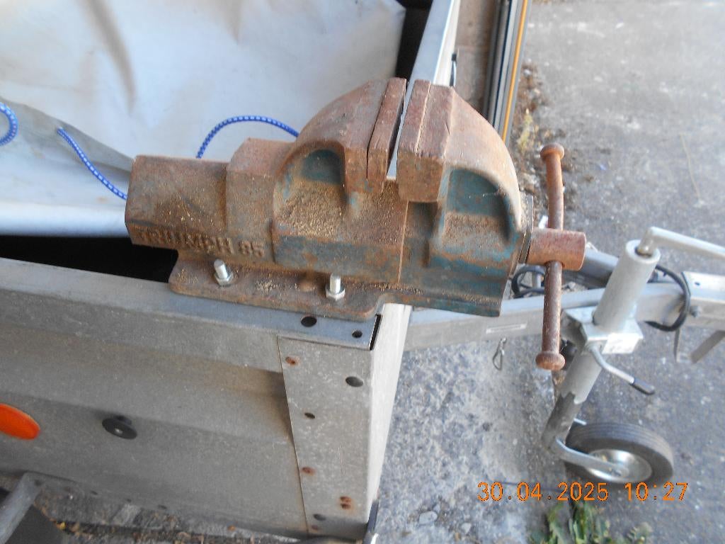 etau, Enlèvement, Comme neuf, Étau