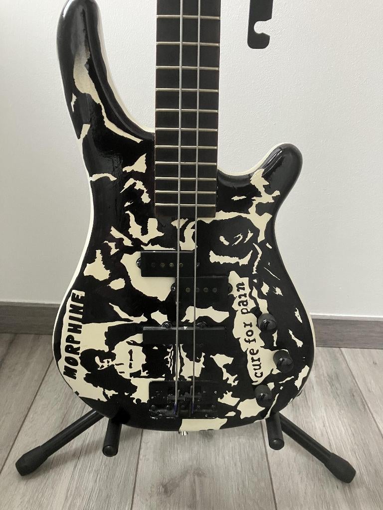 2 string Mark Sandman bass, Ophalen