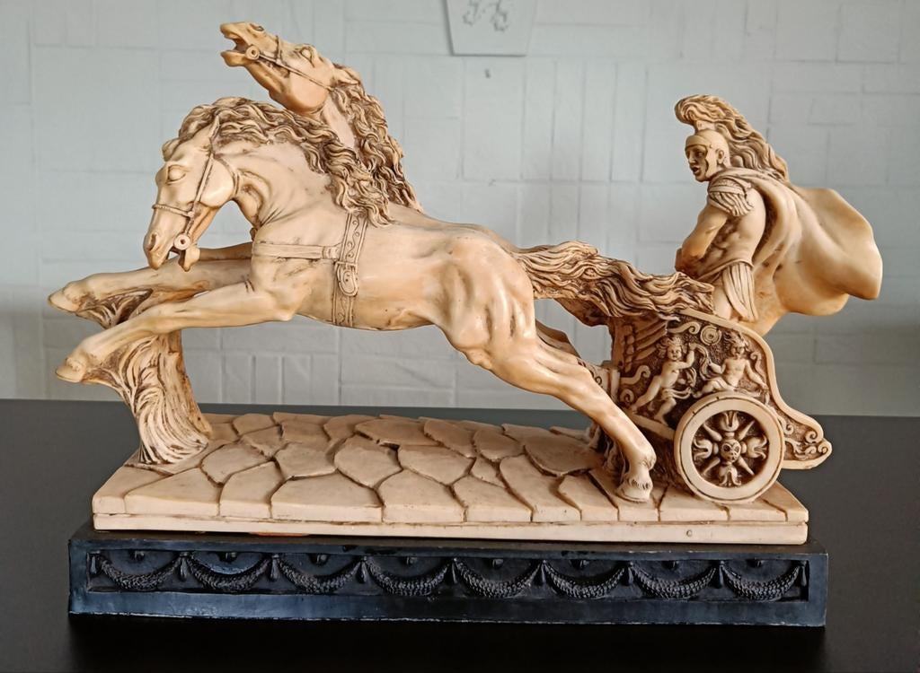 Romeinse strijdwagen beeld FGM. Italy., Ophalen of Verzenden