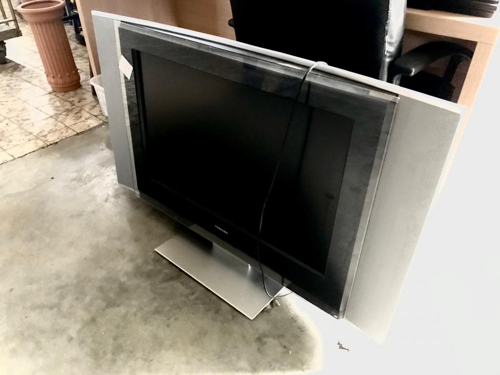 Toshiba 32WL36P LCD TV met Soundbar – €125, Toshiba, Enlèvement ou Envoi, 50 Hz, HD Ready (720p)