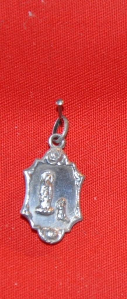 medaille religieuse baneux (x2008), Collections, Enlèvement ou Envoi, Utilisé, Bijoux, Christianisme | Catholique