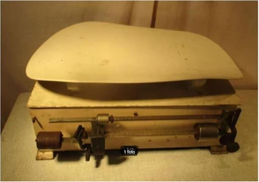 Pèse-bébé en métal antique - 51x29x25, Antiquités & Art, Enlèvement ou Envoi