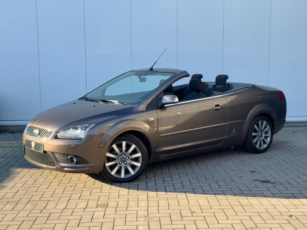✅ Ford Focus CC 2.0i Sport GARANTIE Airco Zetelverwarming, 4 zetels, Zwart, 4 cilinders, Bedrijf