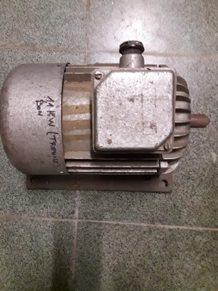 Moteur électrique 1,1 cv triphasé, Bricolage & Construction, Enlèvement, Utilisé, Moteur électrique, 1400 à 1800 tpm