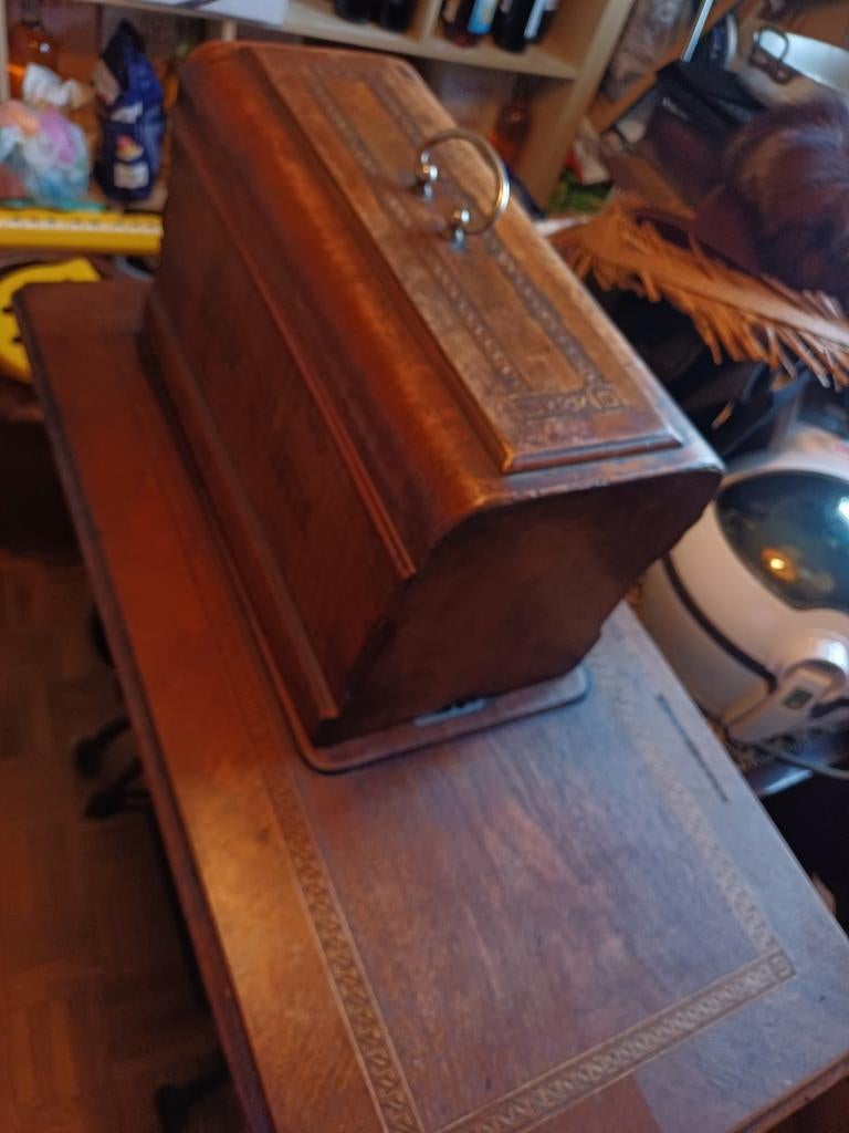 Naaimachine Victoria in goede staat, Antiek en Kunst, Ophalen