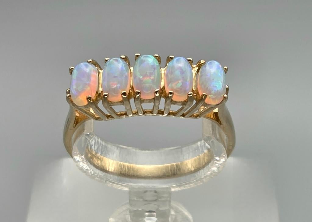 Bague vintage en or avec pierre précieuse opale. 2026/23, Autres couleurs, Plus petit que 17, Comme neuf, Or