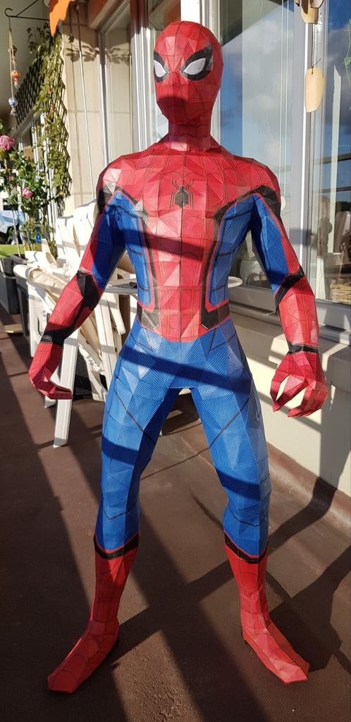 Figurines papercraft spiderman 120cm de haut, Enlèvement, Comme neuf