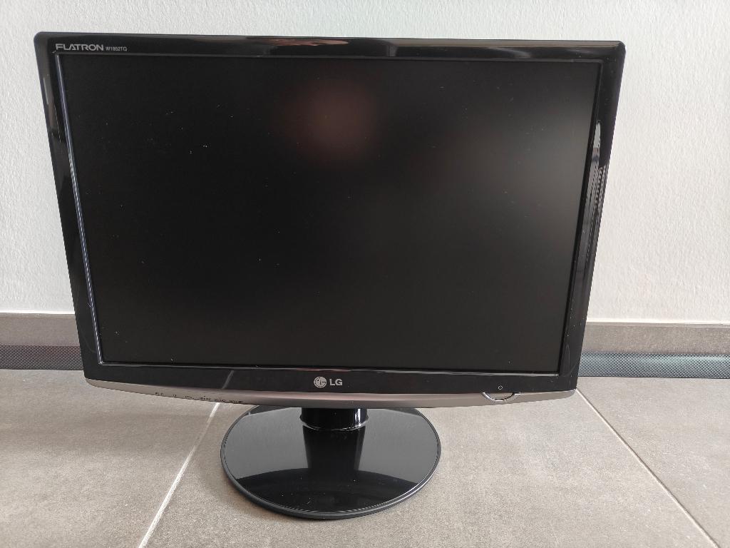 LG Flatron W1952TQ-PF, Informatique & Logiciels, Moniteurs, Utilisé, 60 Hz ou moins, DVI, VGA, TN, Autres résolutions, 1 à 2 ms