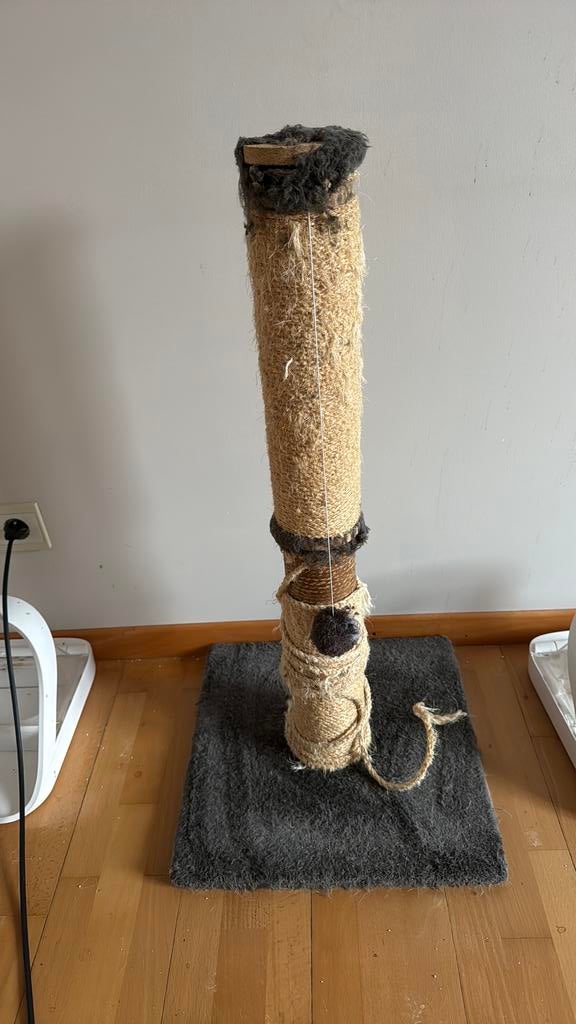 Krabpaal - te herstellen, Ophalen, Gebruikt, Krabpaal