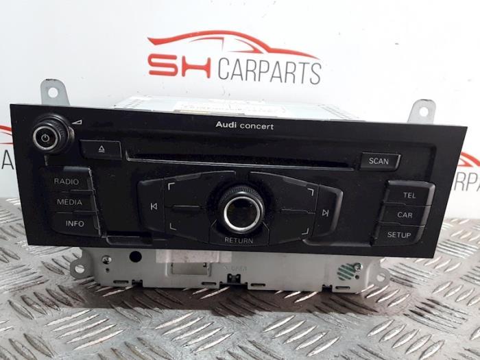 Radio/Lecteur CD d'un Audi A4, Autos : Pièces & Accessoires, Électronique & Câbles, Audi, Utilisé, Enlèvement ou Envoi