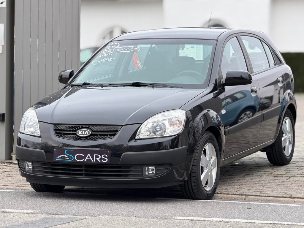 Kia Rio 1.4i ** 082.000 km ** Airco **, Auto's, Kia, Voorwielaandrijving, Electronic Stability Program (ESP), Zwart, Bedrijf