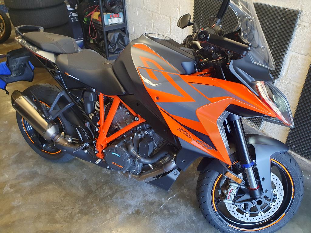 ktm 1290 superduke gt, Motos, Plus de 35 kW, 2 cylindres, Poignées chauffantes, 1290 cm³