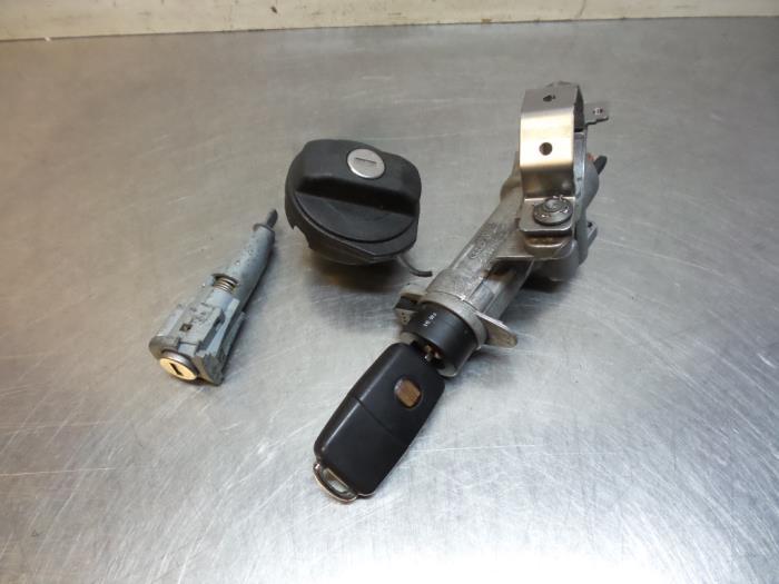 Serrure de contact + clé d'un Seat Ibiza (Ibiza 08-), -, 3 mois de garantie, Utilisé, -