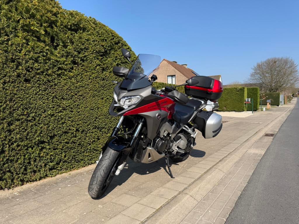 VFR800X Crossrunner, Motoren, Motoren | Honda, Particulier, Toermotor, meer dan 35 kW, 4 cilinders, Motorrijbewijs A, ABS, Handvatverwarming