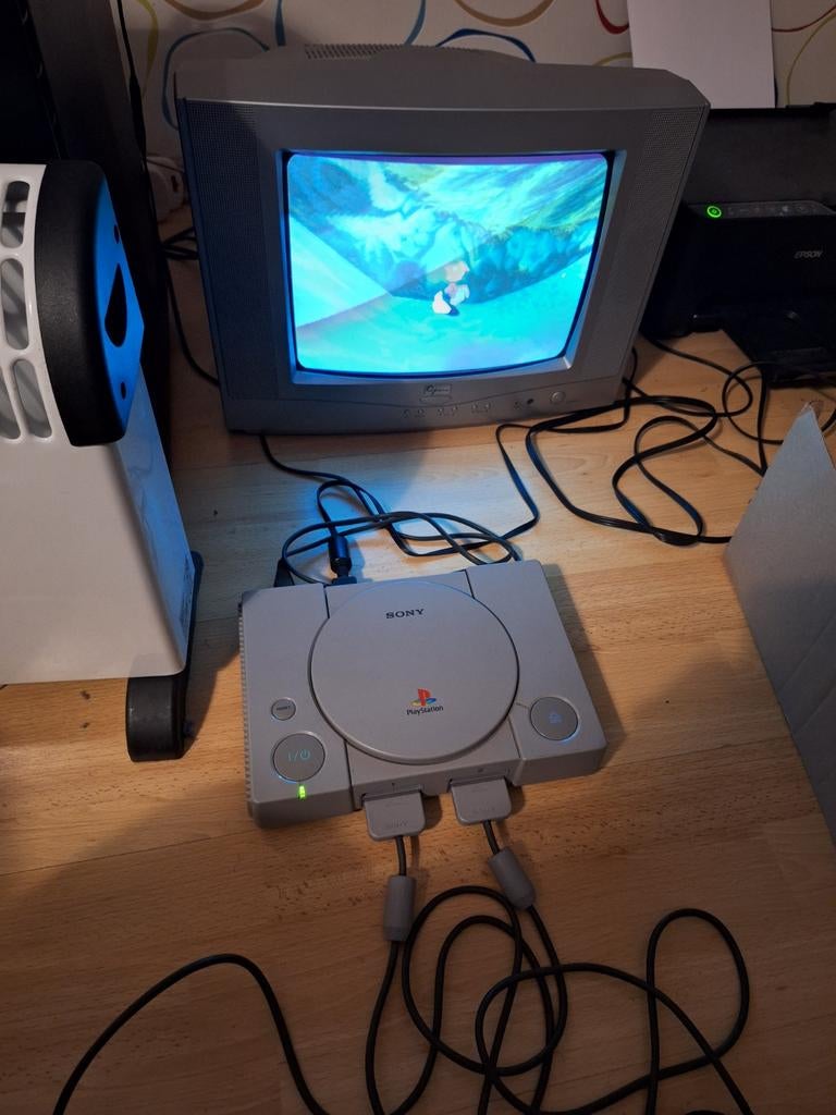 Playstation 1 met 2 originele controllers met alle kabels, Ophalen of Verzenden