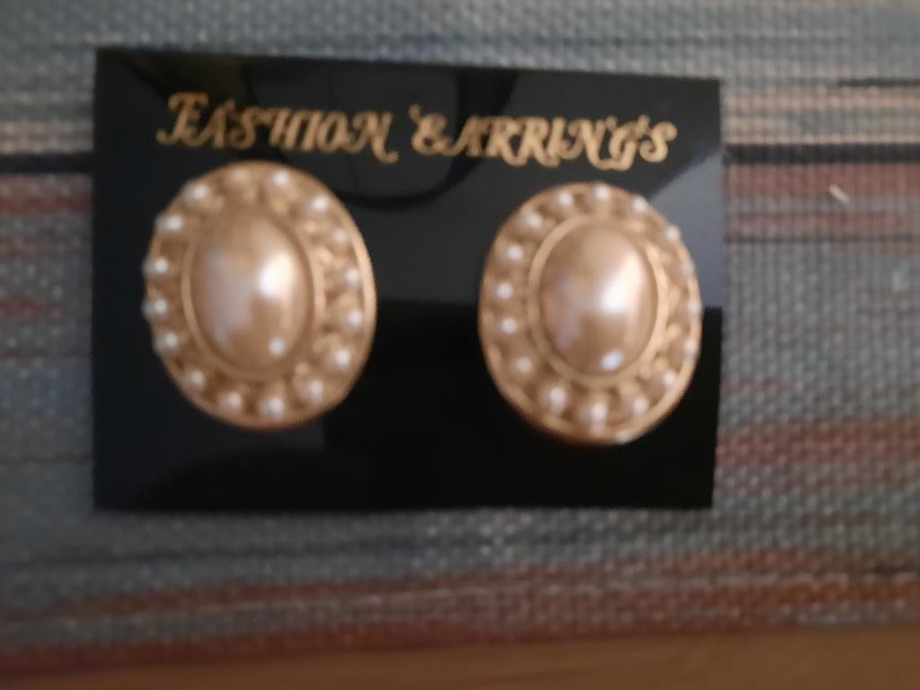 Vintage oorbellen, Handtassen en Accessoires, Oorbellen, Ophalen of Verzenden, Nieuw, Goud, Goud