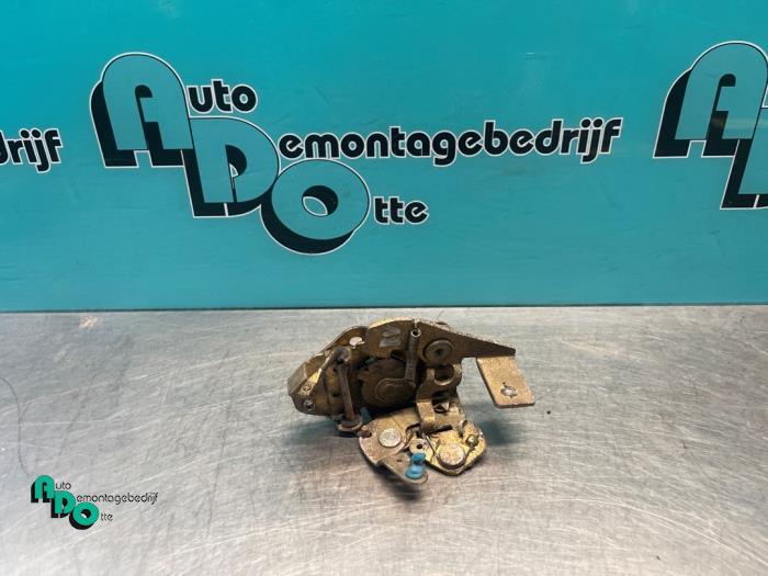 Serrure portière mécanique 2portes droite d'un Peugeot J5, -, 3 mois de garantie, Utilisé, -