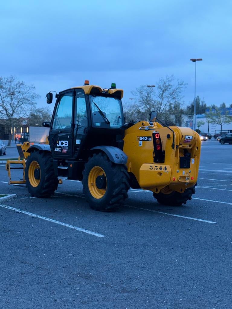 Chargeur télescopique, Articles professionnels, Autres marques, Jusqu'à 2500, 120 à 160 ch, Utilisé