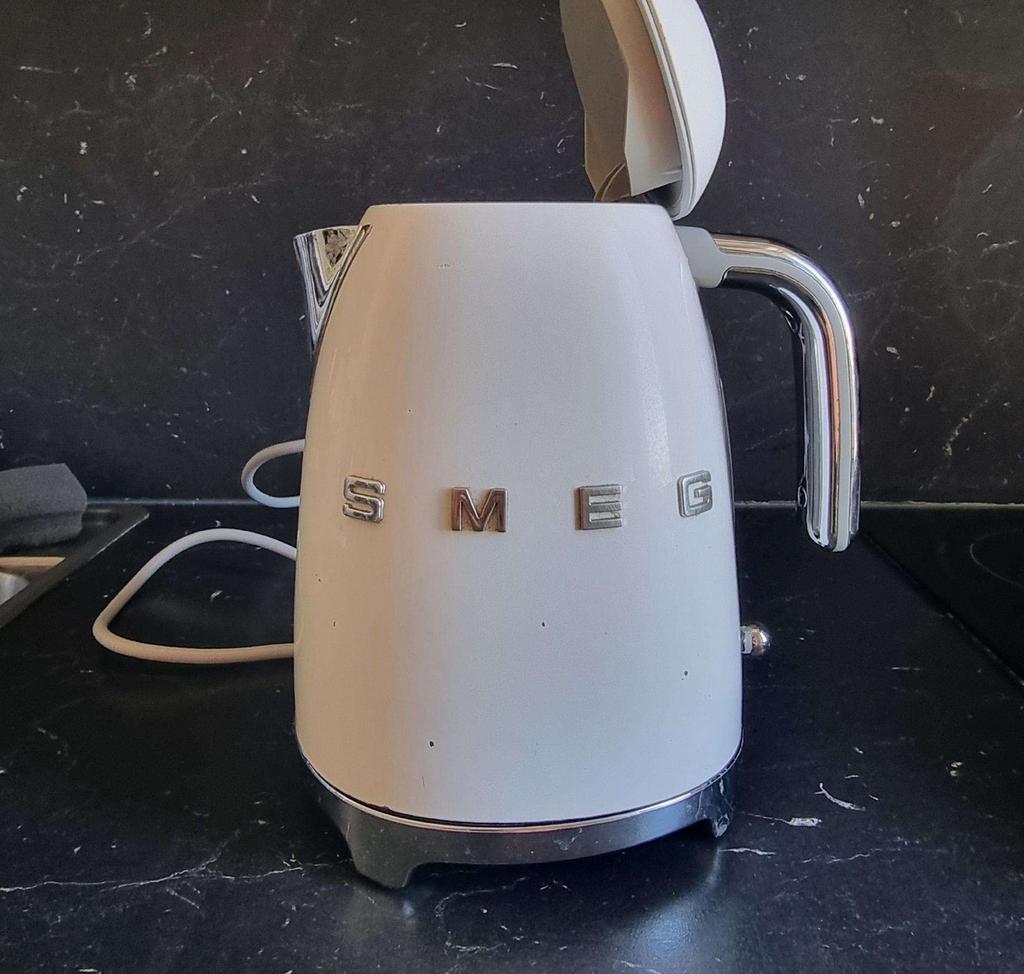 Smeg waterkoker, Elektronische apparatuur, Waterkokers, 1 tot 2 liter, Ophalen of Verzenden, Gebruikt, Inox