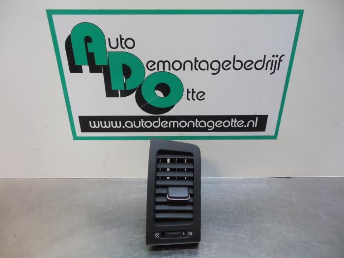 Grille aération tableau de bord d'un Toyota Corolla Verso, -, 3 mois de garantie, Toyota, Utilisé