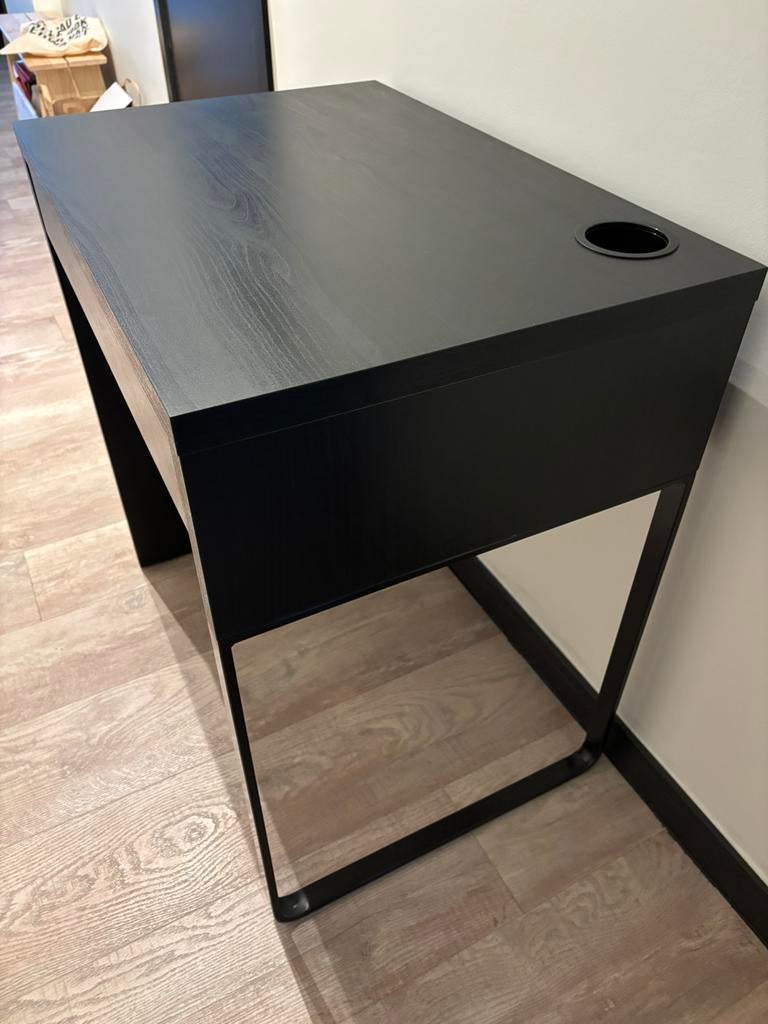Bureau, Huis en Inrichting, Ophalen, Zo goed als nieuw, IKEA, Zwart